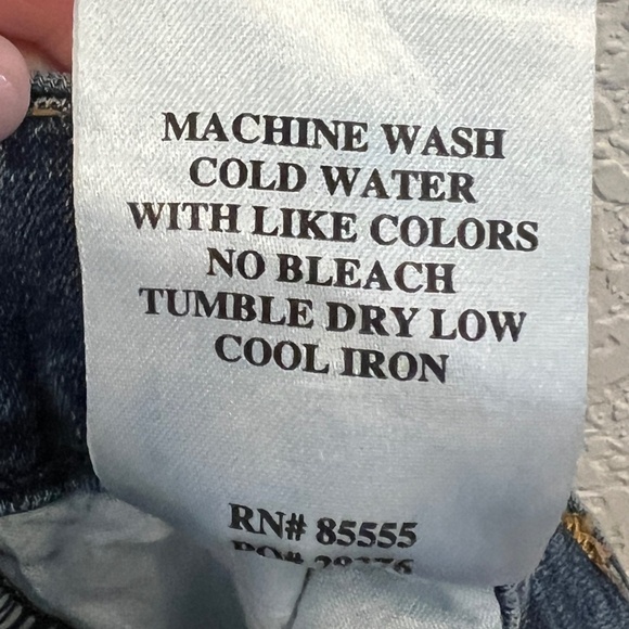 Studio Mid Rise Cropped Skinny Distressed Rolled Jean 28P - Picture 6 of 7